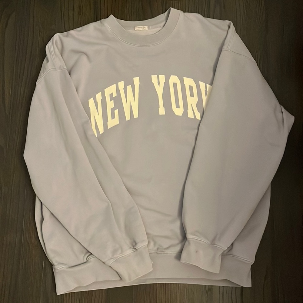 Brandy Melville crewneck with pockets